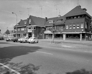 856924 Gezicht op de panden Amsterdamsestraatweg 697 (rechts) - 699B te Utrecht.